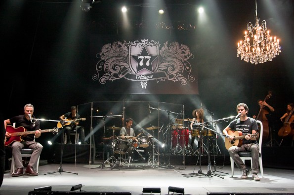 Attaque 77 acústico por Diego Fioravanti