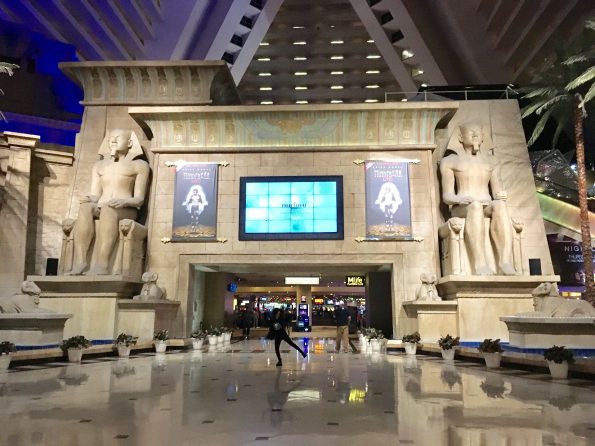 El Luxor : un hotel impactante!